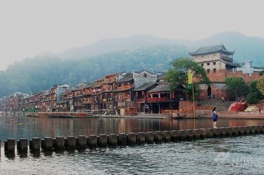 小学生暑假跟着课本去旅游：张家界、湘西凤凰古城